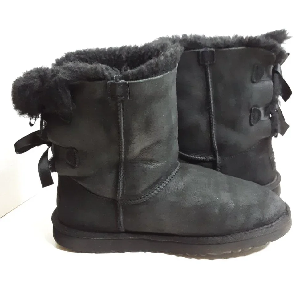 UGG Women's Mini Bailey Bow II Boot size 6